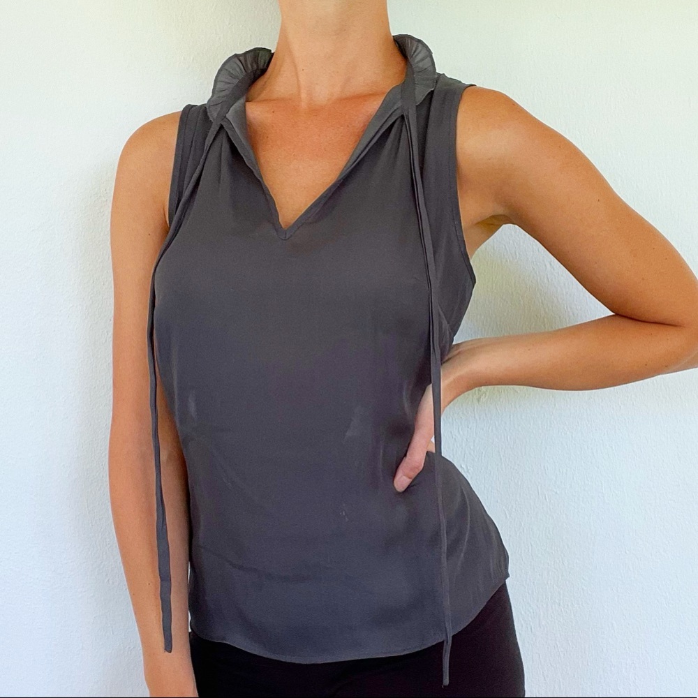 Mossimo gray sleeveless ruffle neckline blouse size small